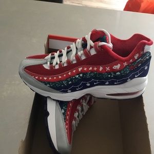 New Kid’s Nike Air Max 95 size 5.5Y (size 7 Women)